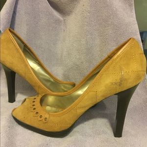 Tan suede BCBGirls sz 10 GUC